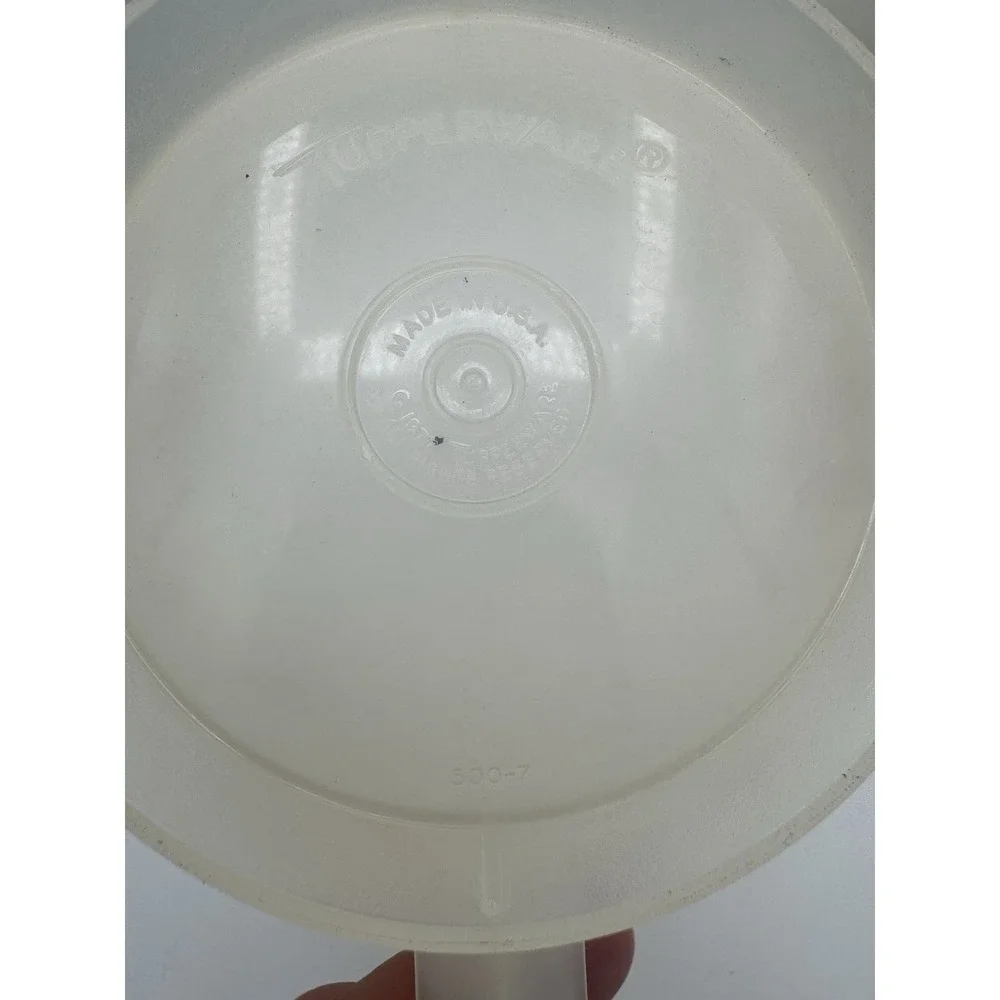 Lot Of 2 Vintage Tupperware Mix 'N Store Measuring Cups 32/64oz 1288-5‎ & 500-7